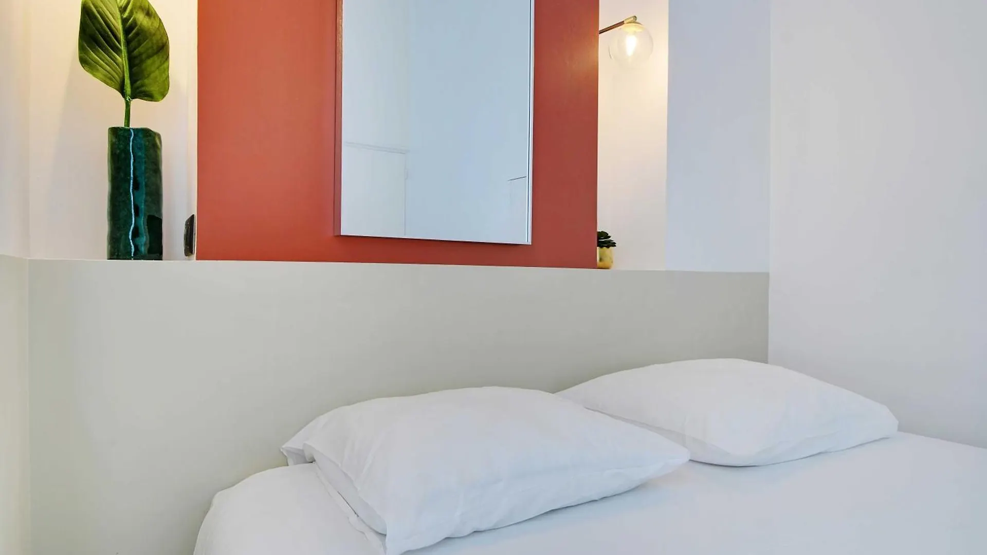 Charming Apartment 2Br- 4P - Rochechouart Paris 0*,  France