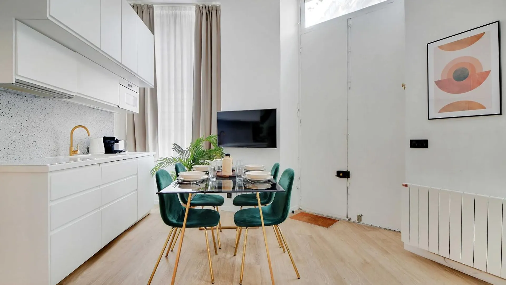 Charming Apartment 2Br- 4P - Rochechouart Paris France